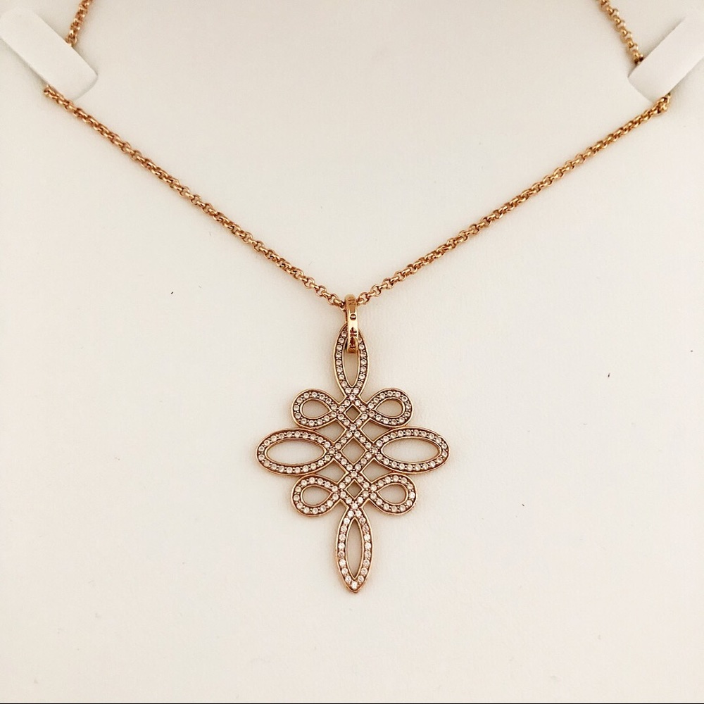 Thomas Sabo Medium Love Knot Necklace Set